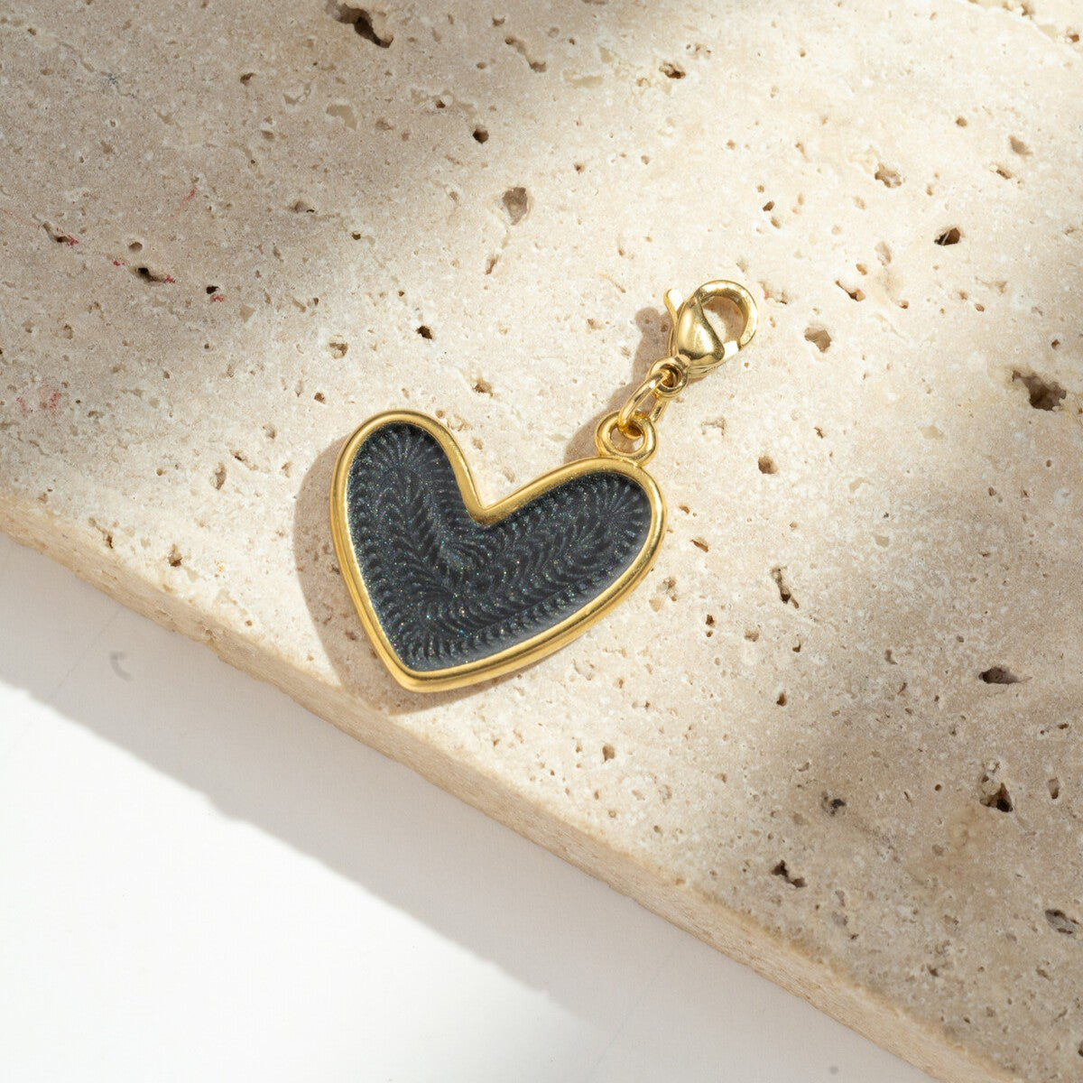 Mona-me Charm