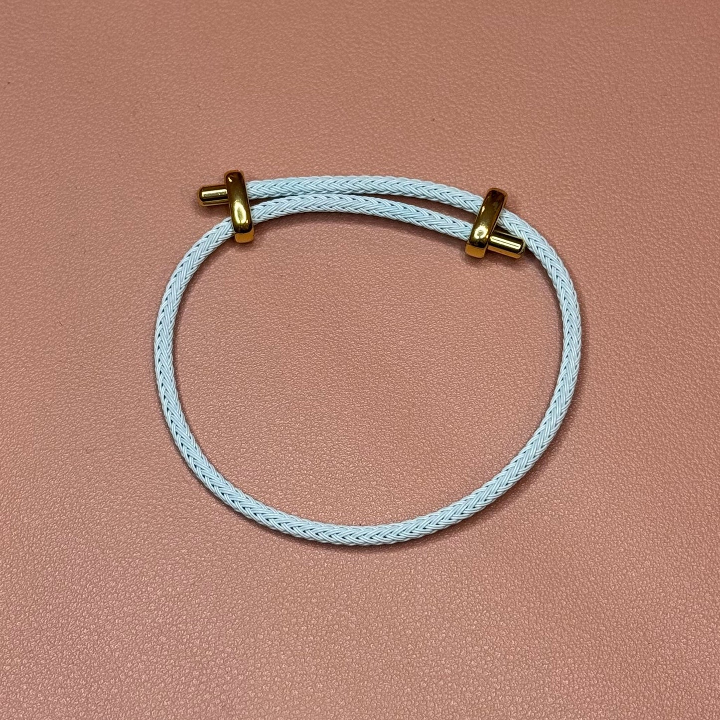 Geflochtenes Stahlarmband