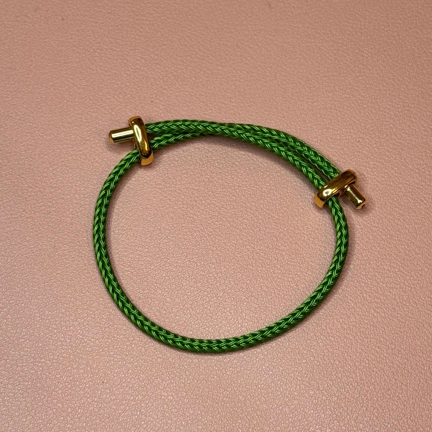 Geflochtenes Stahlarmband