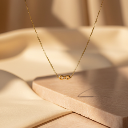 Minimalistische Halskette mit Edelstein-Anhänger