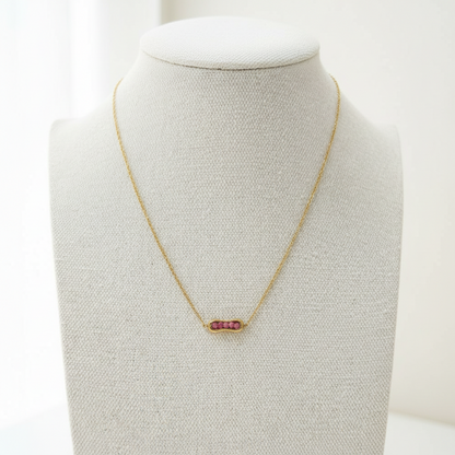 Minimalistische Halskette mit Edelstein-Anhänger