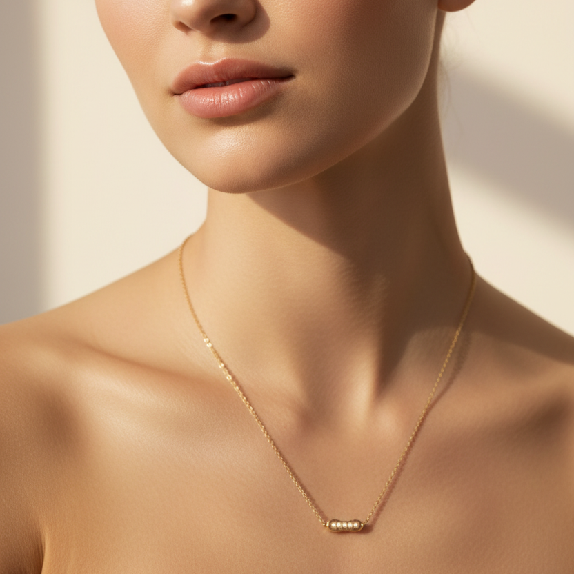 Minimalistische Halskette mit Edelstein-Anhänger