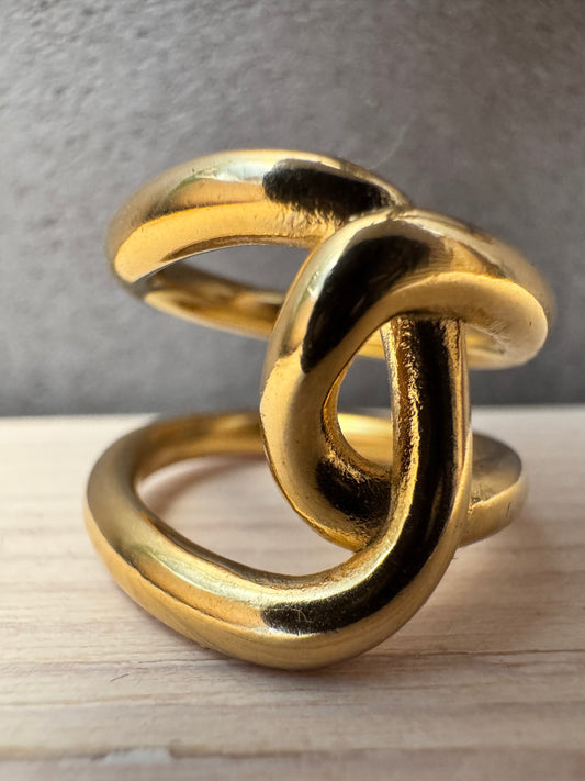 Golden Flow – Statement Ring