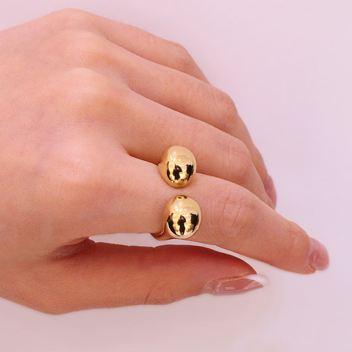 Statement Ring mit Kugel-Design · Edelstahl