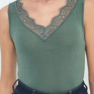 Spitzentop mit V-Ausschnitt